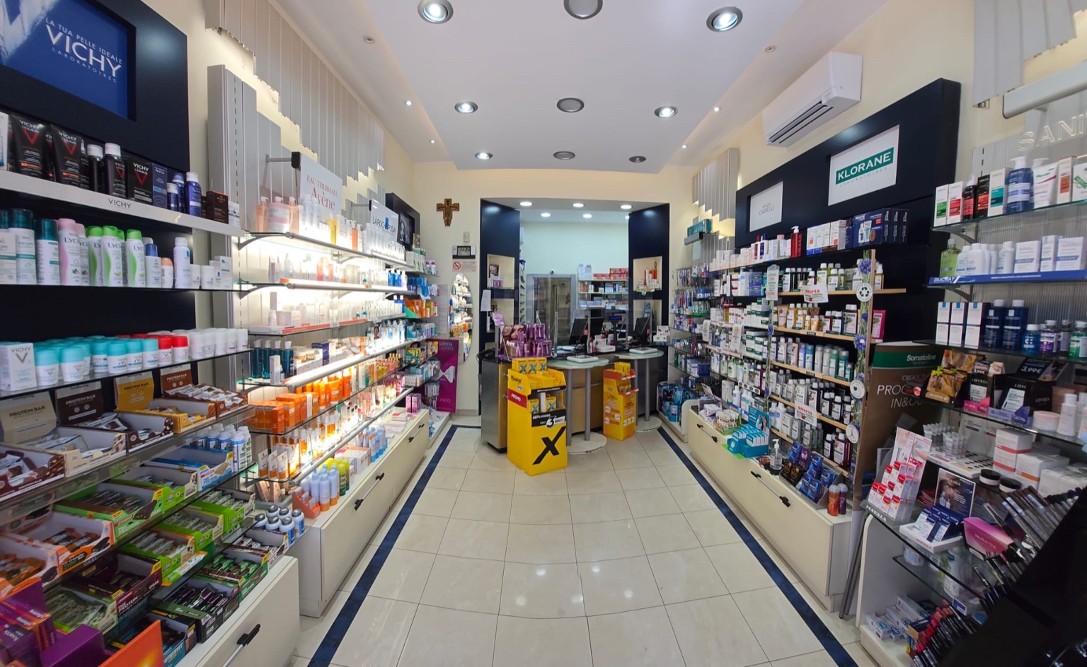 Interno della farmacia